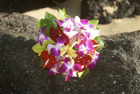 Wedding Flowers – Hawaiian Style - Aloha Ever After Kauai Photography ...