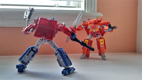 Optimus Prime vs. Sentinel Prime in G1 but it looks more epic! (Plus I ...