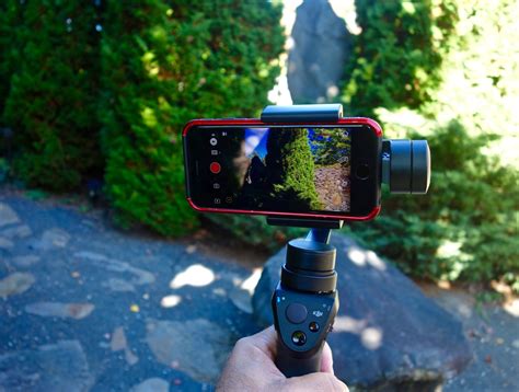 DJI Osmo Mobile Review - a Steady Cam for your Smartphone - Droneflyers.com