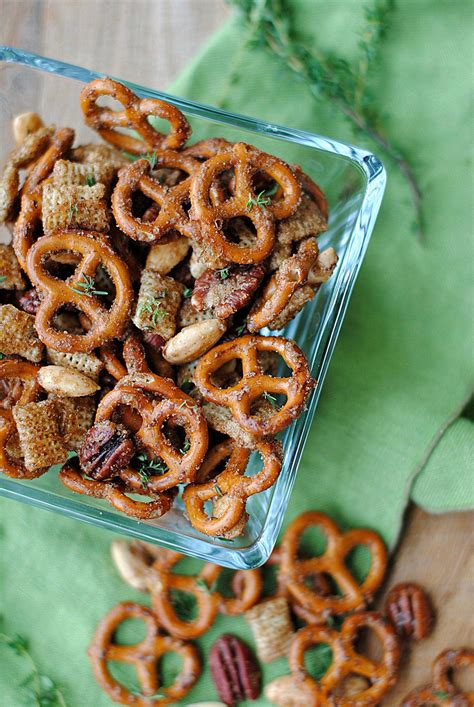 Sweet and Spicy Pretzel Mix - Eat Yourself Skinny