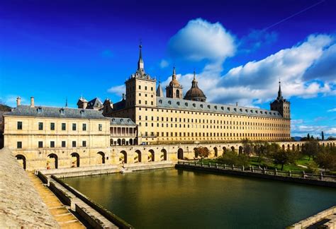 Premium Photo | El escorial. view of royal palace