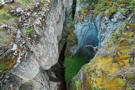 What Is The Difference Between A Canyon And A Gorge? - WorldAtlas