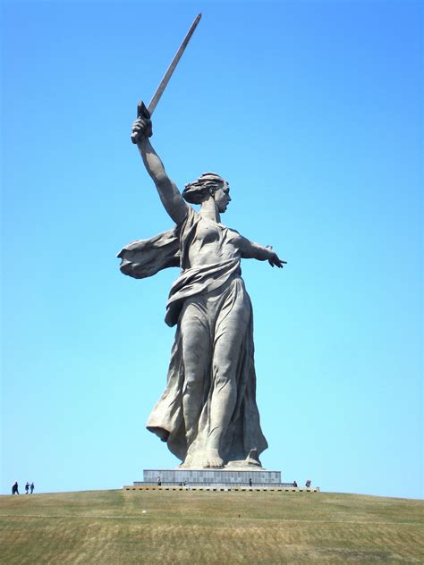 Motherland Calls | Statue, Love statue, Monument