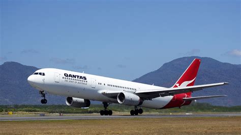 Qantas Airways Is Effectively Canceling All International Flights Until March 2021 | Condé Nast ...