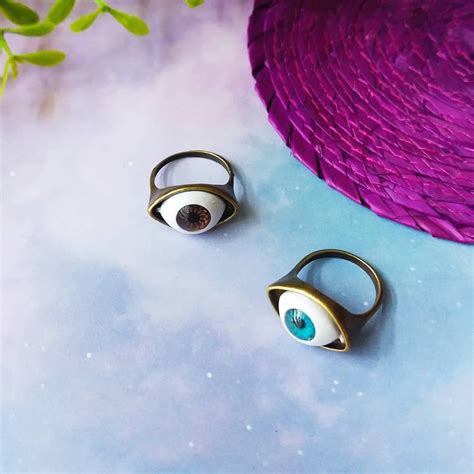 Anillos de ojo, 👁️ úsalo como protección | Anillos, Color cafe, Instagram