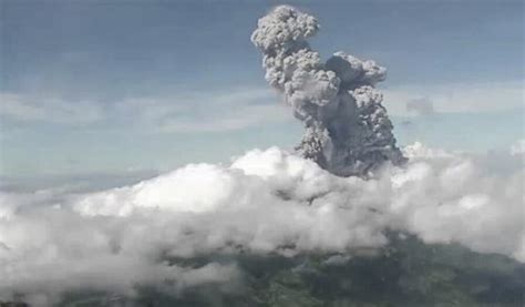 New powerful Merapi volcano eruption prompts evacuation of more than ...