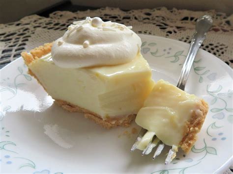 Old Fashioned Lemon Icebox Pie | The English Kitchen