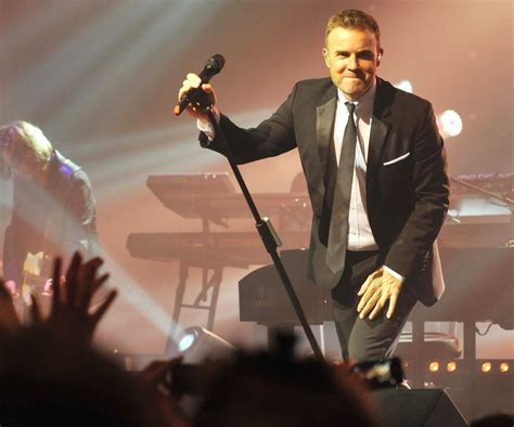 gary-barlow-performing-live-on-stage-09.jpg (1000×832) | Gary barlow ...