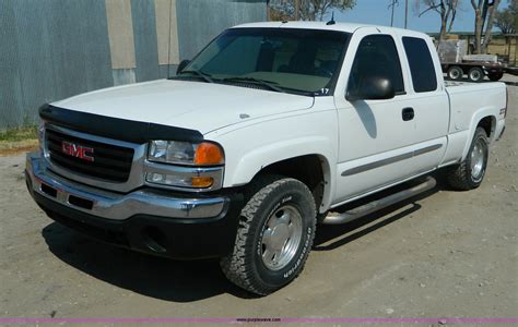 2003 GMC Sierra 1500 Z71 extended cab pickup truck in Hill City, KS | Item B3836 sold | Purple Wave