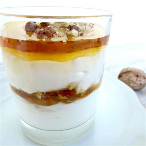 Greek Yogurt With Honey And Walnuts - Real Greek Recipes