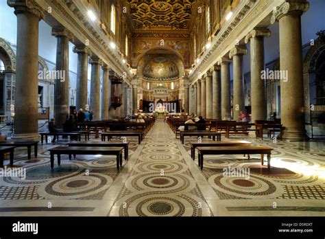 Italy, Rome, basilica of Santa Maria in Trastevere interior Stock Photo ...