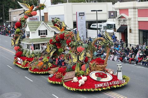 Best 2017 Rose Parade Photos: Floats, marching bands and Rose Queen