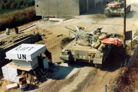 Merkava tanks crossing into Lebanon during the 1982 war (1280x857) : r/MilitaryPorn