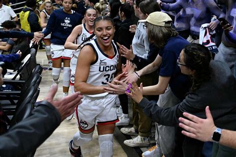 Azzi Fudd returns from injury for UConn women's basketball