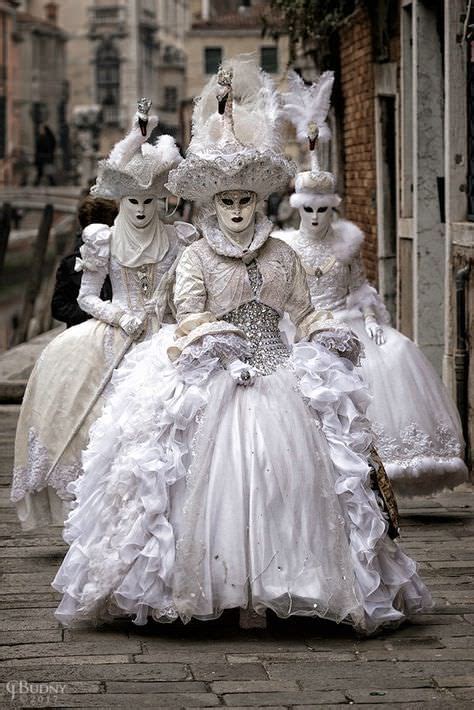 2f77743f7dbe48da81d13122b0aab427--carnivals-venice in 2020 | Venice carnival costumes, Venice ...