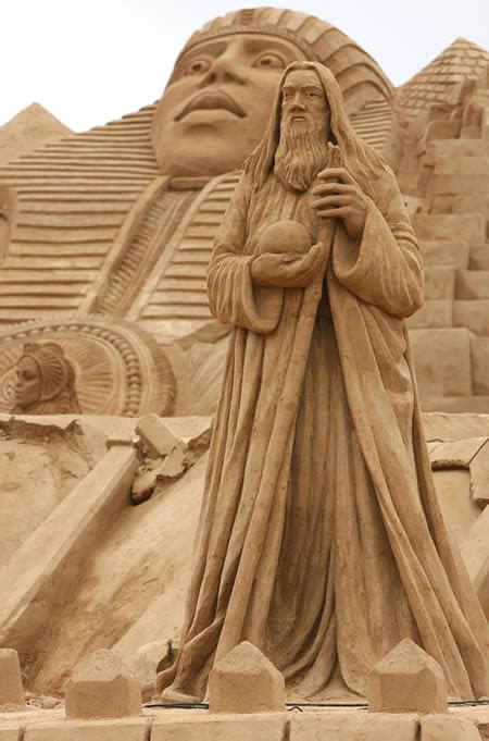 Fashion and Art Trend: Sand Art Sculpture