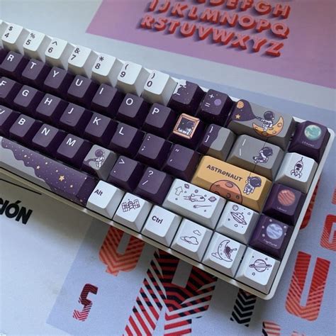 Gaming keyboard in purple and white ️‍🔥 | Schreibideen, Schlüsselkappen ...