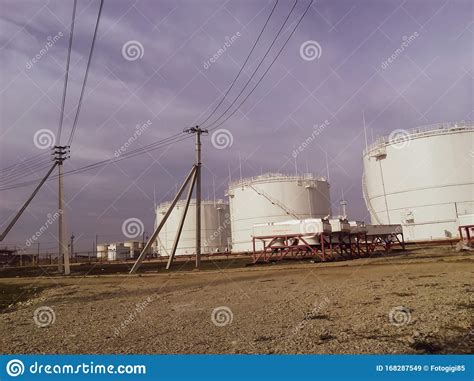 Storage Tanks for Petroleum Products Stock Image - Image of demetallization, plant: 168287549