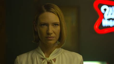 Mindhunter: Anna Torv Bets Dr. Wendy Could Have Handled Charles Manson ...