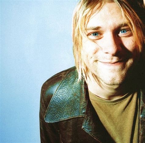 Kurt Cobain Smiling - 22 Pictures of Kurt Cobain Smiling in Honor of his ... / The best gifs are ...