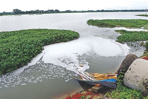 River Pollution in Bangladesh: Tannery waste taints Dhaleshwari ...