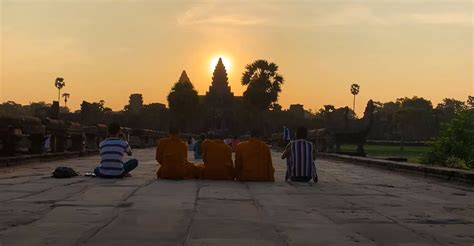 Sunrise at Angkor Wat during the equinox in Cambodia - Visit Angkor