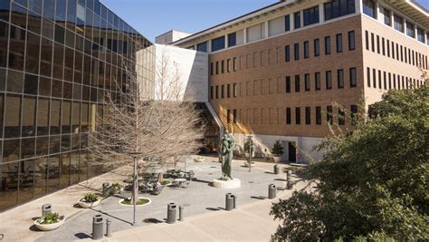 MBA from UT eventually pays median of $147,000 per year, report says - Austin Business Journal