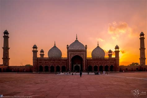 Sunset at Badshahi Mosque | Mosque, Masjid, Mosque art