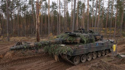 Ukraine war: Germany won't block export of its Leopard 2 tanks, foreign minister says - BBC News