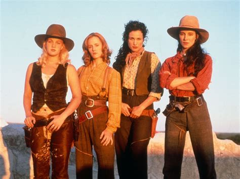 Drew Barrymore, Mary Stuart Masterson, Andie MacDowell, Madeleine Stowe en Bad Girls (1994 ...