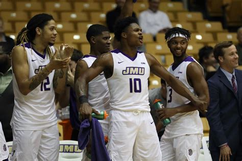 JMU men’s basketball blows out EMU 86-58 in season opener | Sports | breezejmu.org