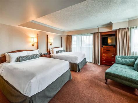 Gallery, Hotel Grand Pacific - Victoria, BC, Canada