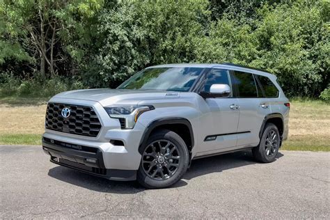 Is the Redesigned 2023 Toyota Sequoia a Good SUV? 5 Pros and 4 Cons | Cars.com