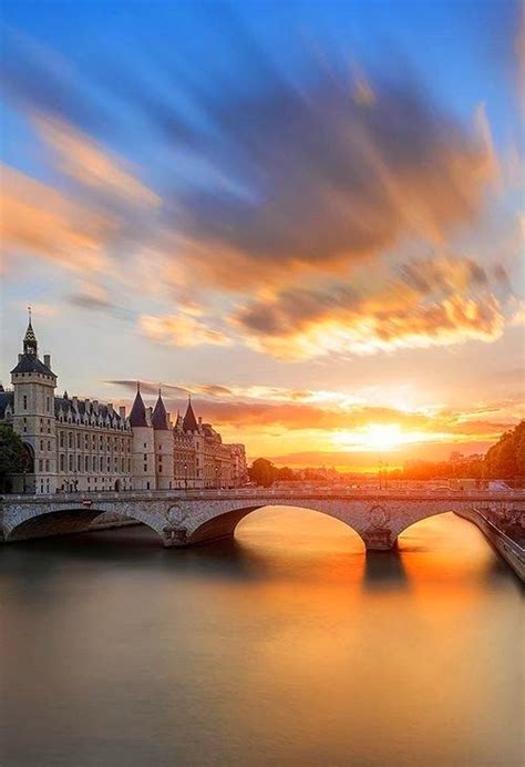 Beautiful Sunset Over River Seine, Paris | Incredible Pics