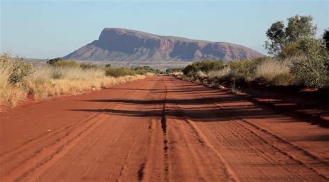 Walking across the Western Desert - Australian Geographic