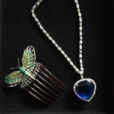 Titanic necklace and comb. Heart of the ocean | Blaue halskette, Schmuckstück, Schmuck