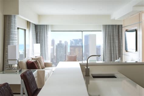 Downtown Magnificent Mile Hotel | Chicago Marriott Downtown Magnificent ...