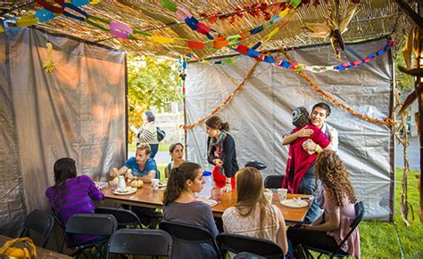 Celebrating Sukkot with a sukkah on the Quad | Colgate University