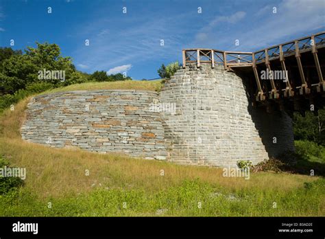 Bridge buttress hi-res stock photography and images - Alamy