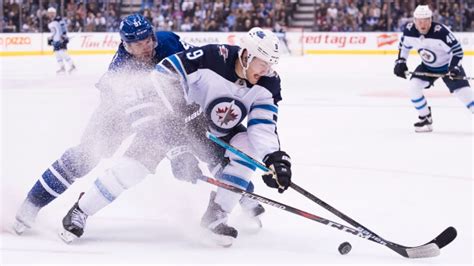 Maple Leafs lose Auston Matthews to upper-body injury against Jets | CTV News