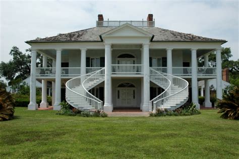 Beautiful Southern Plantation Stock Photo - Download Image Now - iStock