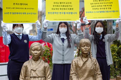 동아시아의 평화와 화해의 정치학 Scrapbook: Seeking the True Story of the Comfort Women | The New Yorker