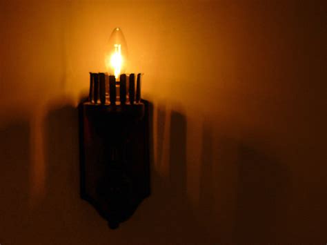 Lone Lamp | A wall lamp inside my hotel room in Kalibo, Akla… | Flickr