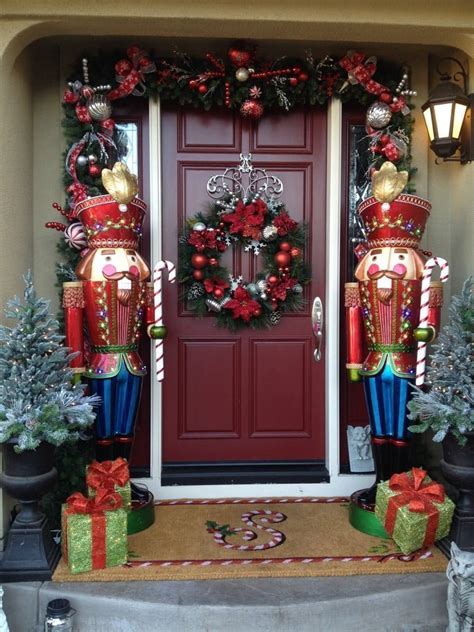 50 Best Christmas Door Decorations for 2017