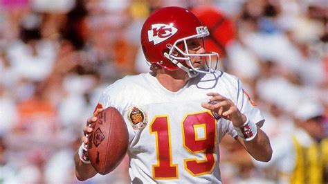 Do you consider Joe Montana to be a Chiefs legend? : r/KansasCityChiefs