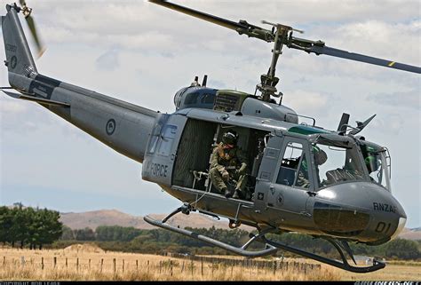 Bell UH-1H Iroguois | Military aircraft, Us army training, Military helicopter