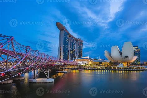 Skyline of Singapore by the Marina bay 2556662 Stock Photo at Vecteezy