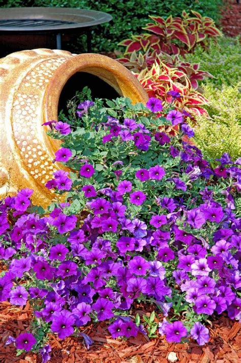 32 Most Amazing Wonderful Spilled Flower Pot Ideas to Bring A Little Whimsy to Your Garden ...