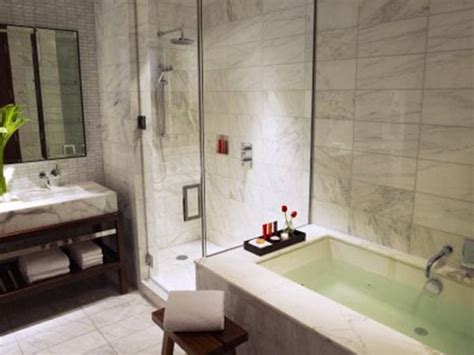 11 Best Hotels with In-Room Hot Tubs in NYC for 2024