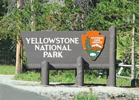 Yellowstone National Park's sign in East Entrance | Yellowst… | Flickr